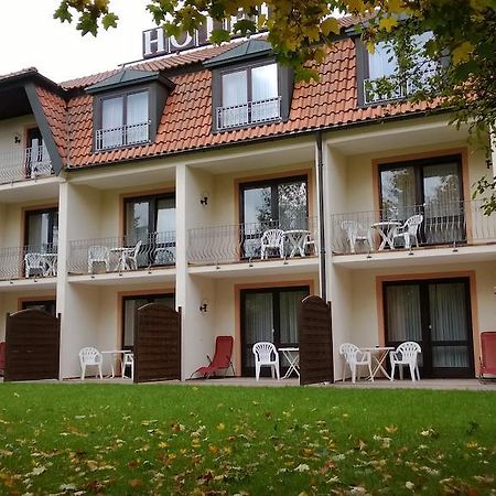 Landhotel Vierjahreszeiten Бад-Кёнигсхофен-им-Грабфельд Экстерьер фото