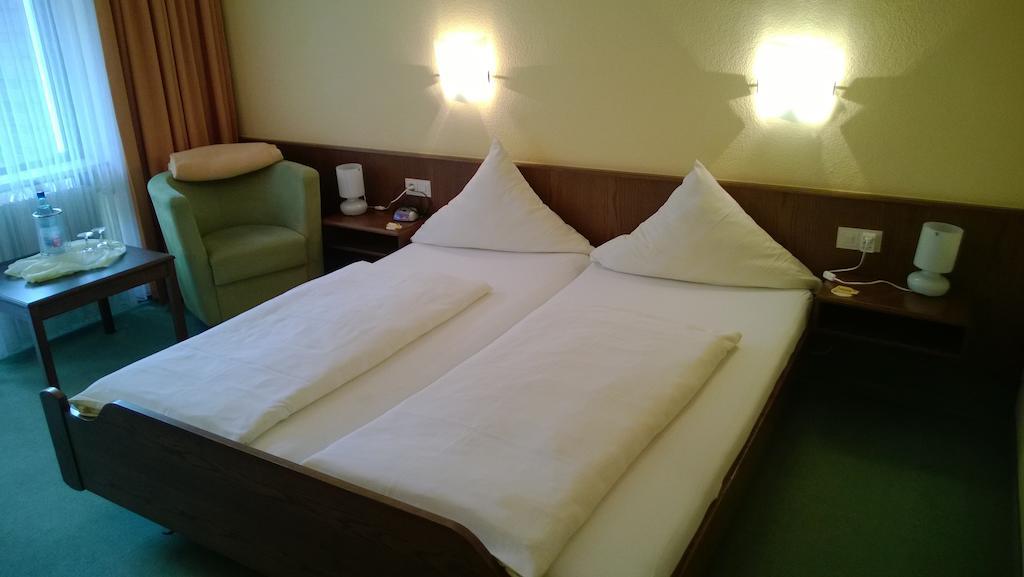 Landhotel Vierjahreszeiten Бад-Кёнигсхофен-им-Грабфельд Номер фото