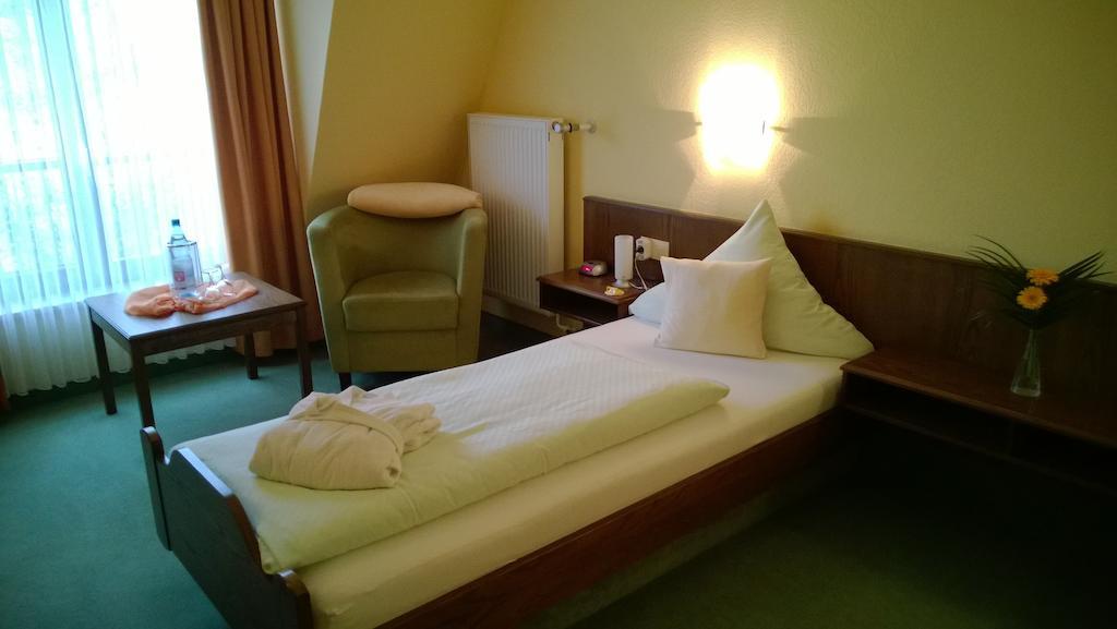 Landhotel Vierjahreszeiten Бад-Кёнигсхофен-им-Грабфельд Номер фото